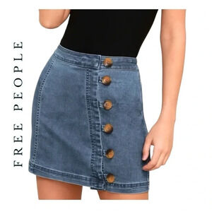 1714. FREE PEOPLE LITTLE DAISIES BUTTON UP DENIM‎ SKIRT SIZE 0 MEDIUM WASH DENIM